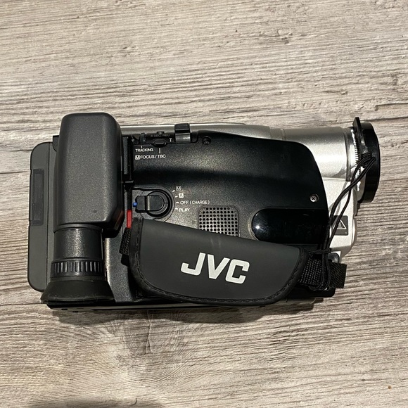 JVC GR-SXM750U Compact VHS Camcorder Cassette Player With Charger - Picture 3 of 7